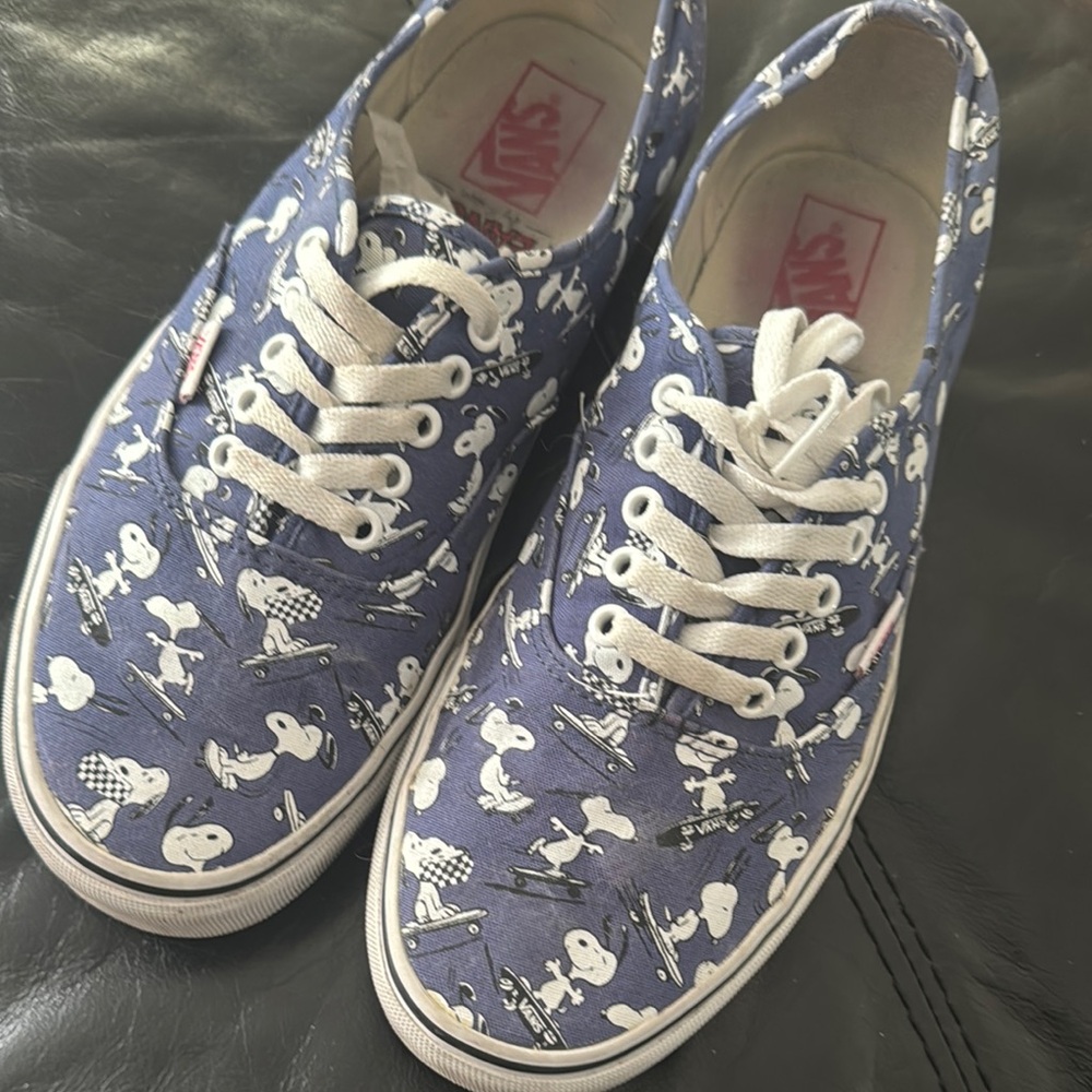 Limited Edition  Rare Snoopy Vans
